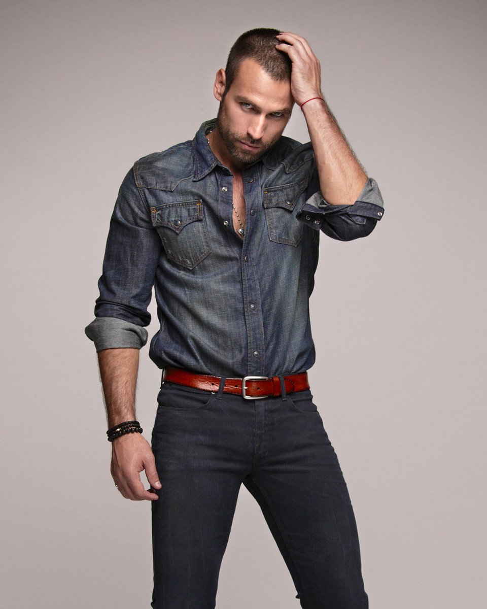 xfinitylatino's tweet photo. RT si eres fan de @RafaAmayaNunez y FAV si te gusta @FernandaCGA. No te pierdas @ESDLC3 hoy a las 10pm/9c. http://t.co/Xt5Peejdhf
