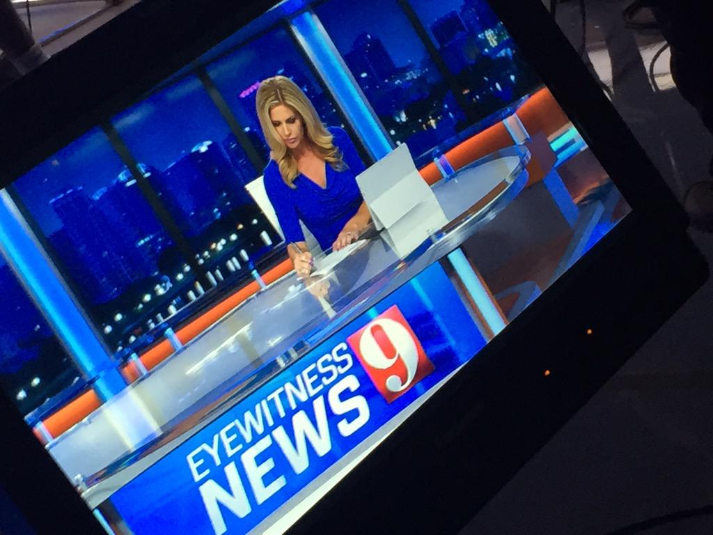 MarthaSugalski's tweet photo. What an incredible news team. This new set is amazing! @WFTV http://t.co/NoUsQjSInE