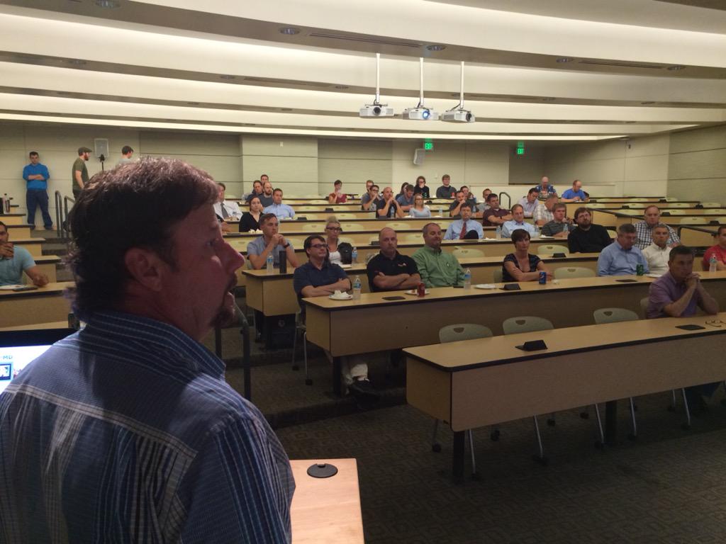 dixietechs's tweet image. Kary Smith is giving a great presentation about how he built TouchMD @4Hpro @iGlobalStories #dixietechs