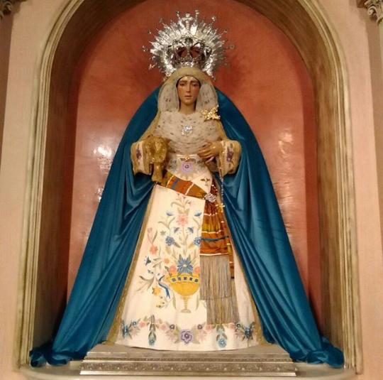 GJLORETOMORON's tweet photo. María Stma de Loreto ataviada para la Festividad de la Asunción 2015 @Loretomoron @ssmoron @PasionporMoron http://t.co/Ksf9Lqev11
