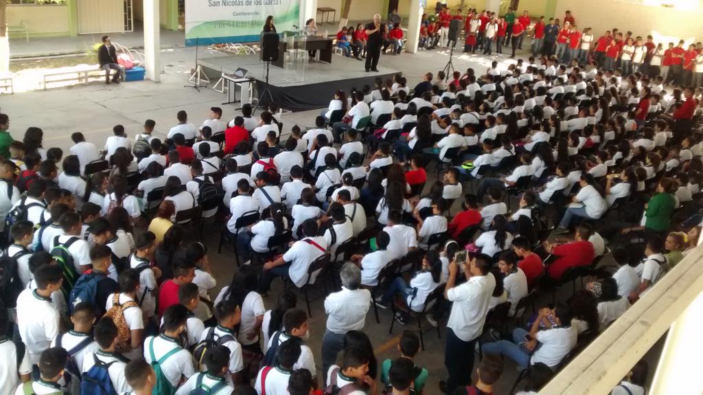 joelsampayoc's tweet photo. Agradezco a los 1700 alumnos del Conalep San Nicolás que escucharon hoy mi conferencia motivacional http://t.co/QAIvV6CMOj