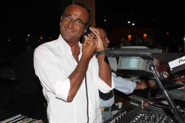 carlofacose's tweet photo. Carlo Conti che è orgoglioso delle sue doti da dj http://t.co/jQFKO4k3qa