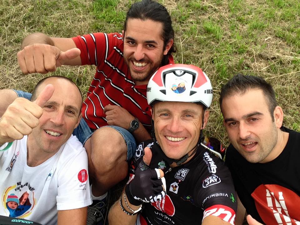 RAEU_2015's tweet photo. @fredmorini chiude la nona tappa da record @RAEU_2015 di oltre 300km e domani l'arrivo al @BianchiCafe di Stoccolma http://t.co/fAk3QeeGtR