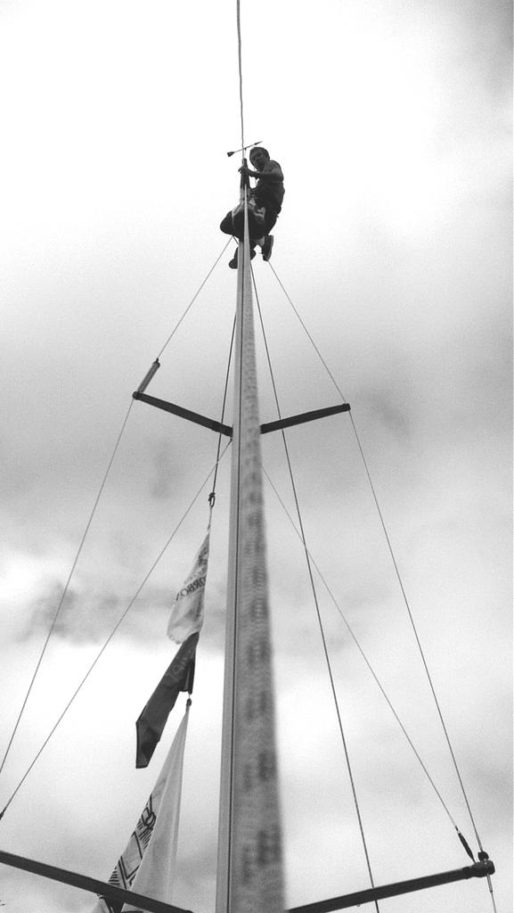 GabiersdeParis1's tweet photo. Atelier bricolage de girouette #tourduf #goup1 #ToujoursDebout @Tourduf @sailing_news @CourseAuLarge @SorbonneParis1 http://t.co/Qssp8yYfNA