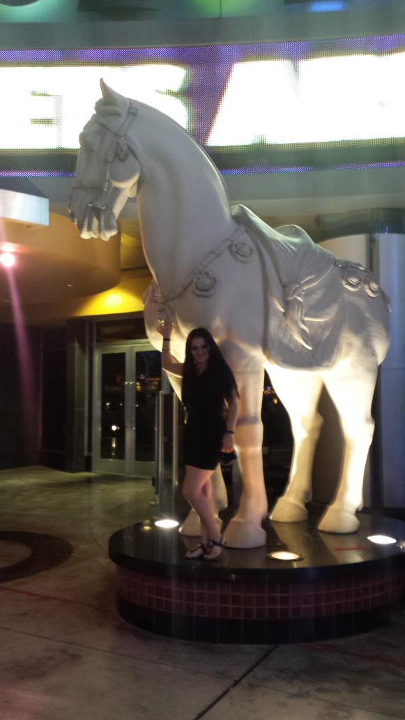 julia_mares's tweet photo. Vegas http://t.co/mY0hP5f2SW