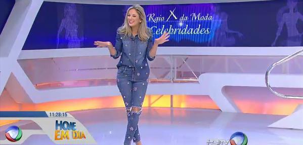 hojeemdia's tweet photo. CAAAAAAAALMA, @TiciPinheiro! HAHAHAHA! 😅👏😂👏 #HojeEmDia #RaioXDaModa http://t.co/rNMs6hwszi