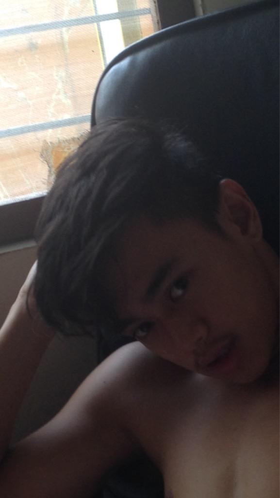 lapidariokarla's tweet photo. Sorry, mas bully parin ako sayo. 😂😅 HAHAHAHAHAHAHAHAHA PANGET KA http://t.co/qOaxQA88dd