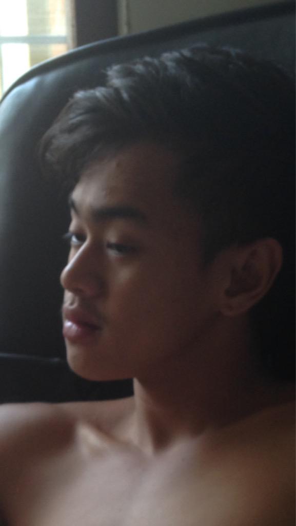 lapidariokarla's tweet photo. Sorry, mas bully parin ako sayo. 😂😅 HAHAHAHAHAHAHAHAHA PANGET KA http://t.co/qOaxQA88dd