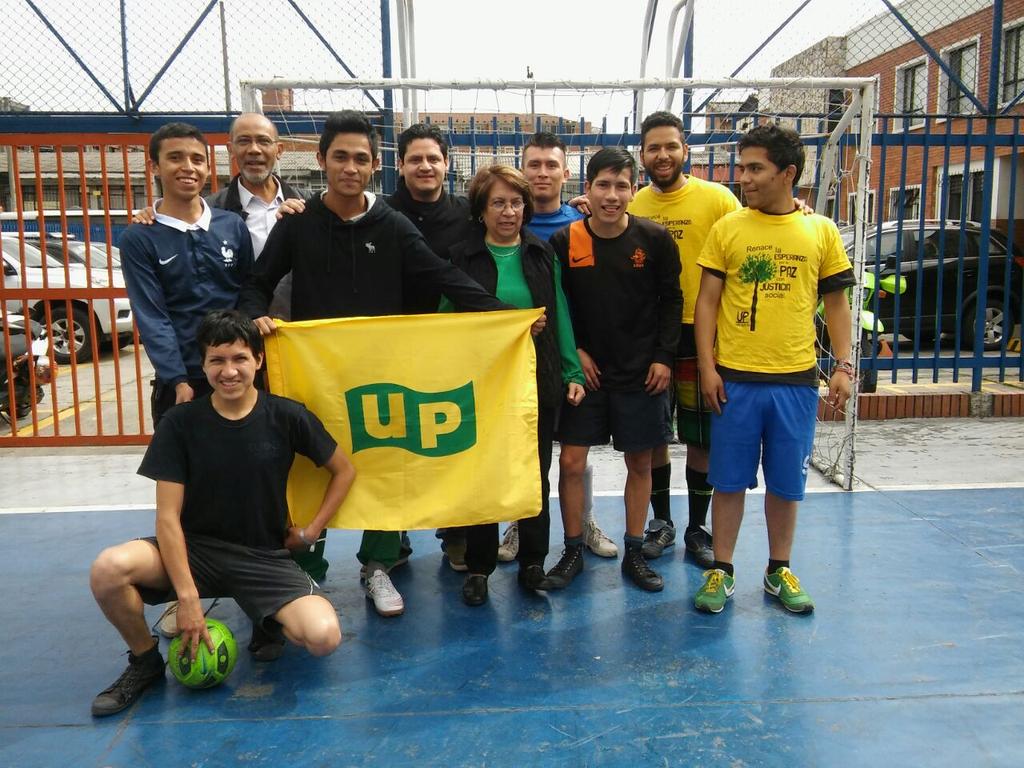 Pavkayass's tweet photo. Equipo #UP en partido inagural de FestiVoz! La alegria acompaña nuestro compromiso #EsPorTeusaquillo @UP_Teusaquillo http://t.co/ckOIl8p4oh