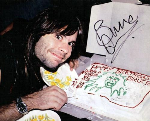 Happy Birthday to legendary Bruce Dickinson of who turned 57 today! 

 