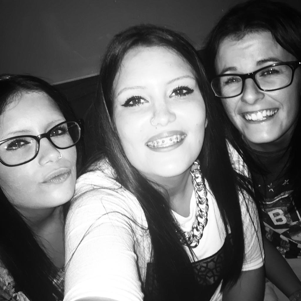 lauracoco5's tweet photo. JUERNEEEES por #Chiclana #Cadiz #MisAmores 😘 @encarni61 @mariisa94 http://t.co/vqGRj2a0J9