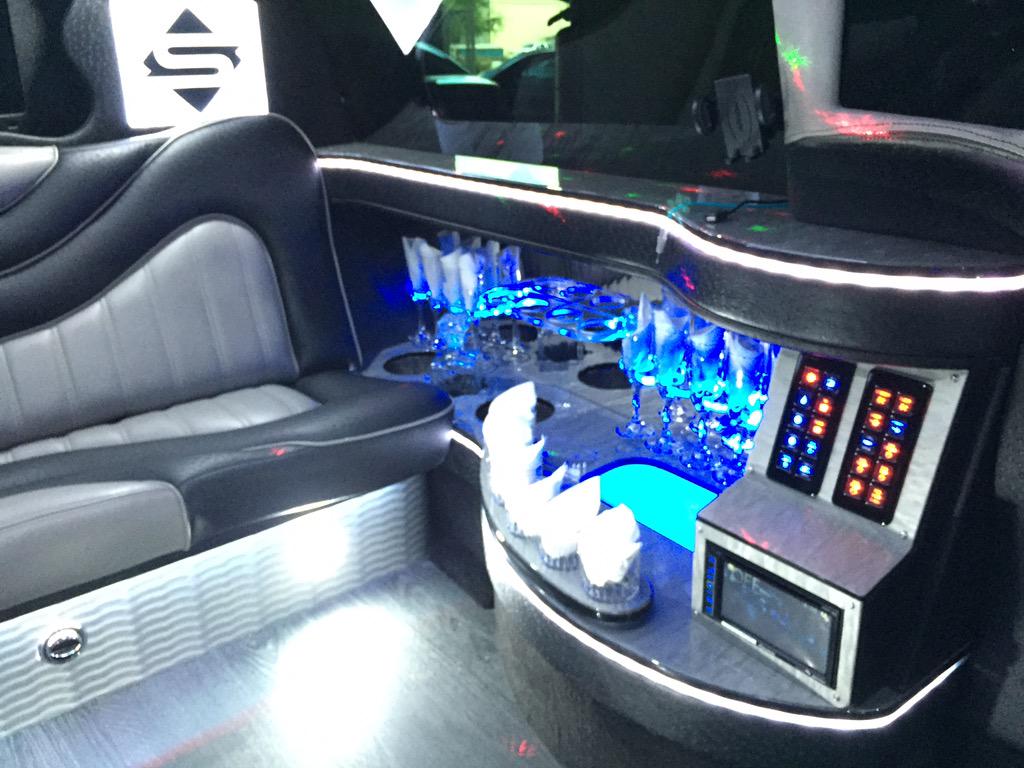 LimoSams's tweet photo. Please welcome our new 2015 Cadillac Escalade. 😃 http://t.co/kjMTpuWSYj