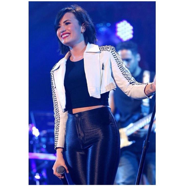 justxpsyhi's tweet image. Esta quizá sea la única oportunidad de abrazarla #CCMELovers @CocaCola_es @Tony__Aguilar