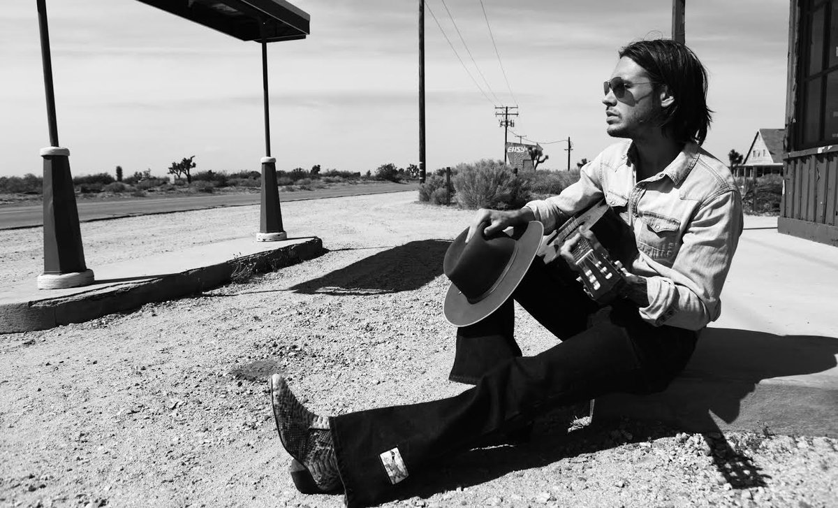 D_FrontRow's tweet photo. The best new music in Dallas, featuring @Jonathan_Tyler, @TheOutfitTX, and @Shunwun http://t.co/R4aE0u0csC http://t.co/0iULM2z1ry