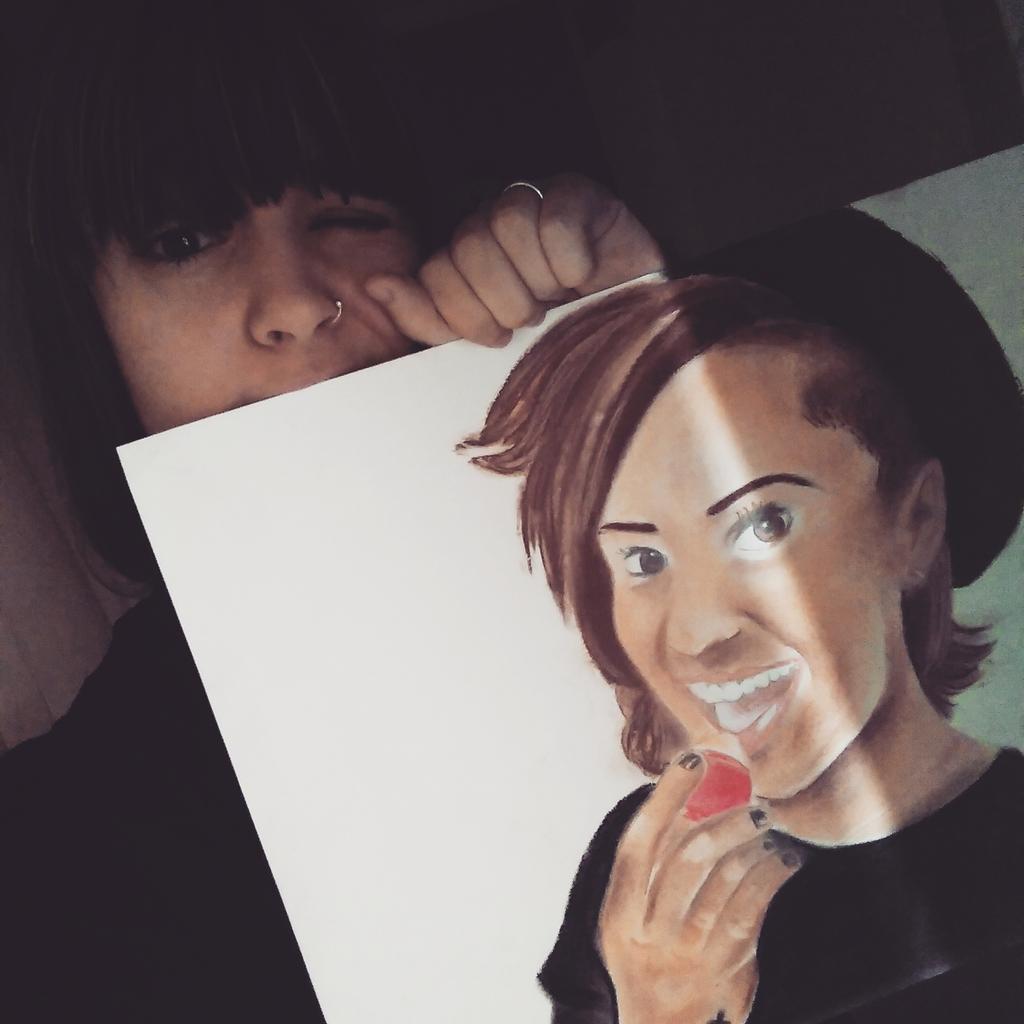 AnaBelenArt's tweet photo. Necesito conocer a @ddlovato RT para conseguir mi sueño! #CCMELovers #StayStrong @CocaCola_es http://t.co/rXN2VyCzTl