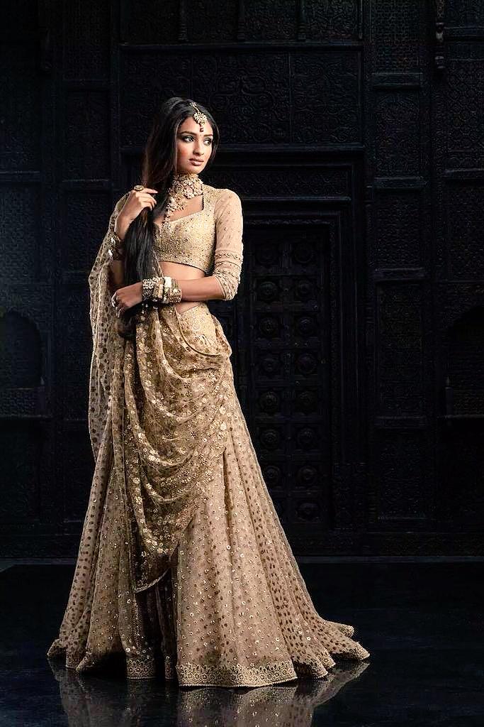 Indianwear's tweet photo. Beautiful #LehngaCholi http://t.co/ZkAF6gM0TG