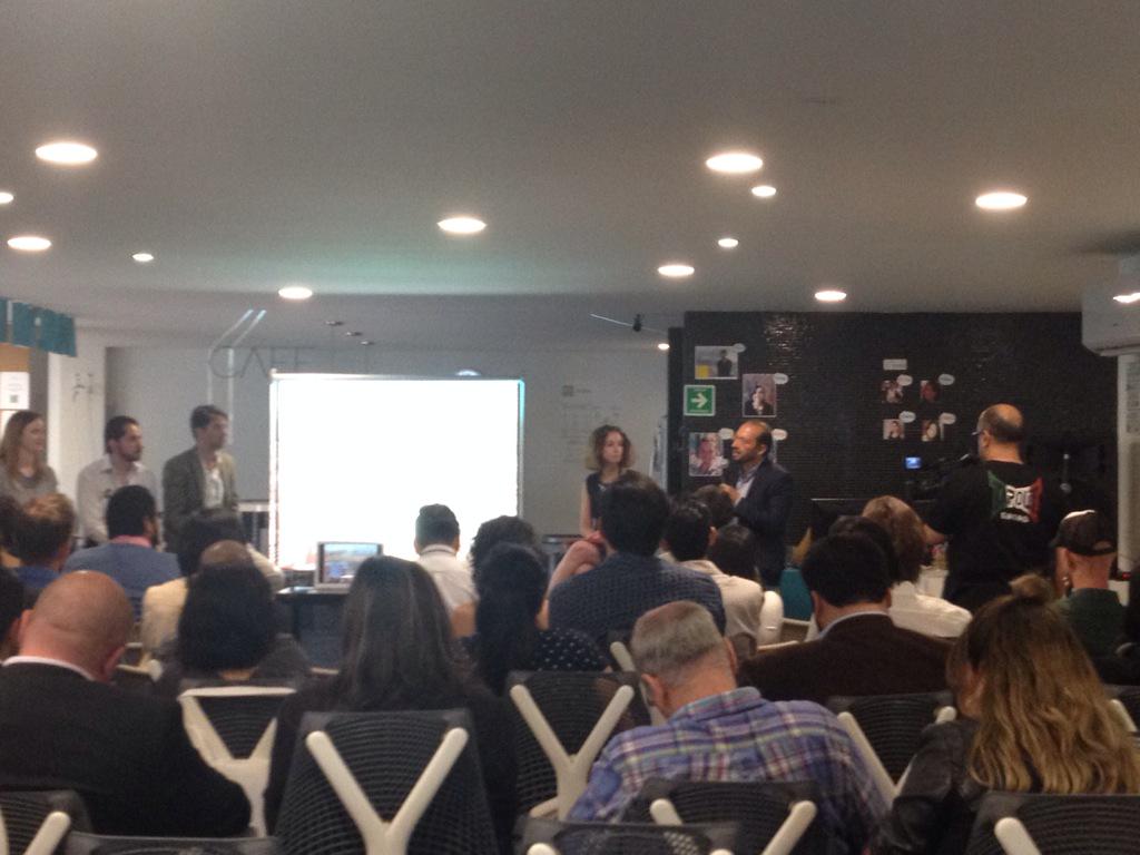 parkeomx's tweet photo. Estamos en #Lab4CITY escuchando a expertos en temas de movilidad y ciudad inteligente. Vamos por buen camino. ✅👍 http://t.co/nmRedYwxHT