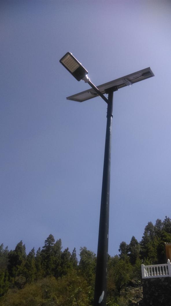 WaveTechCan's tweet photo. Entre el pasado y el futuro #Tecnológico en el Alumbrado Público #Solar en @aytotijarafe #Gosolar #WaveTechCan #LEDs http://t.co/kqE1Khtj8m
