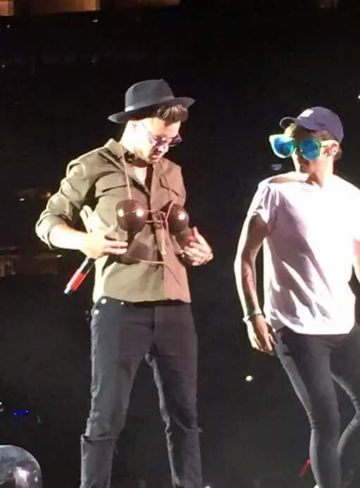 T34MxX's tweet photo. Time to help our guys! #WeKnowAboutModestAndHisWiles #Let1DBe http://t.co/WxnyZibmab