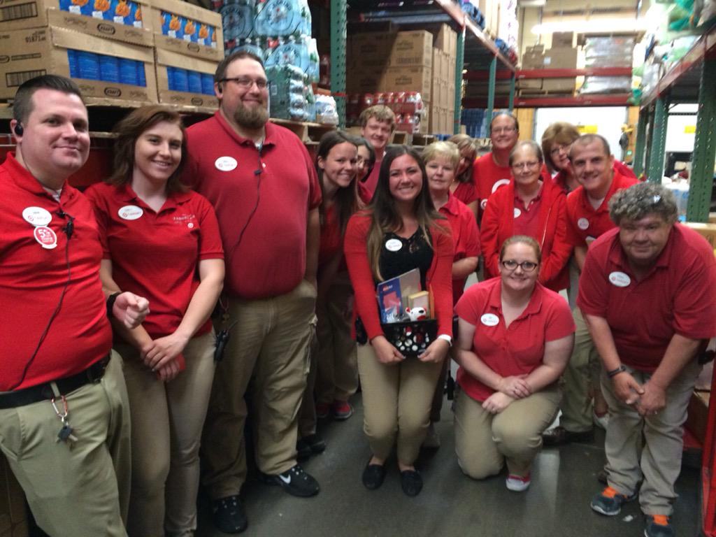 Happy graduation to my amazing Executive Intern <a href="/Kaitlin_Schager/">Kaitlin Schager☀️</a>! #THEG199 #G199InternsRock #T1768 <a href="/AnnaDavis4TGT/">Anna Davis</a>