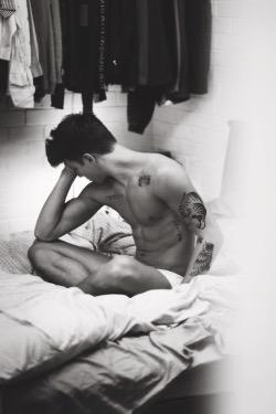 JustinRPGJL's tweet photo. Les lits ne servent pas à dormir aux vampires. Ils ont une autre option bien plus attrayante.🔞 http://t.co/DQY9jMgz6r