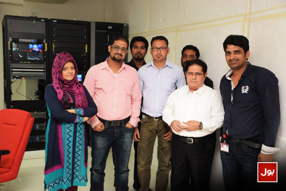ghulamabbasshah's tweet photo. Team #8Bajay With #MediaGurus ON @BOLNETWORK @nasirchughtai01 @FaysalAzizKhan @AmirZia1 @nazirlaghari http://t.co/NNRz2cenzH