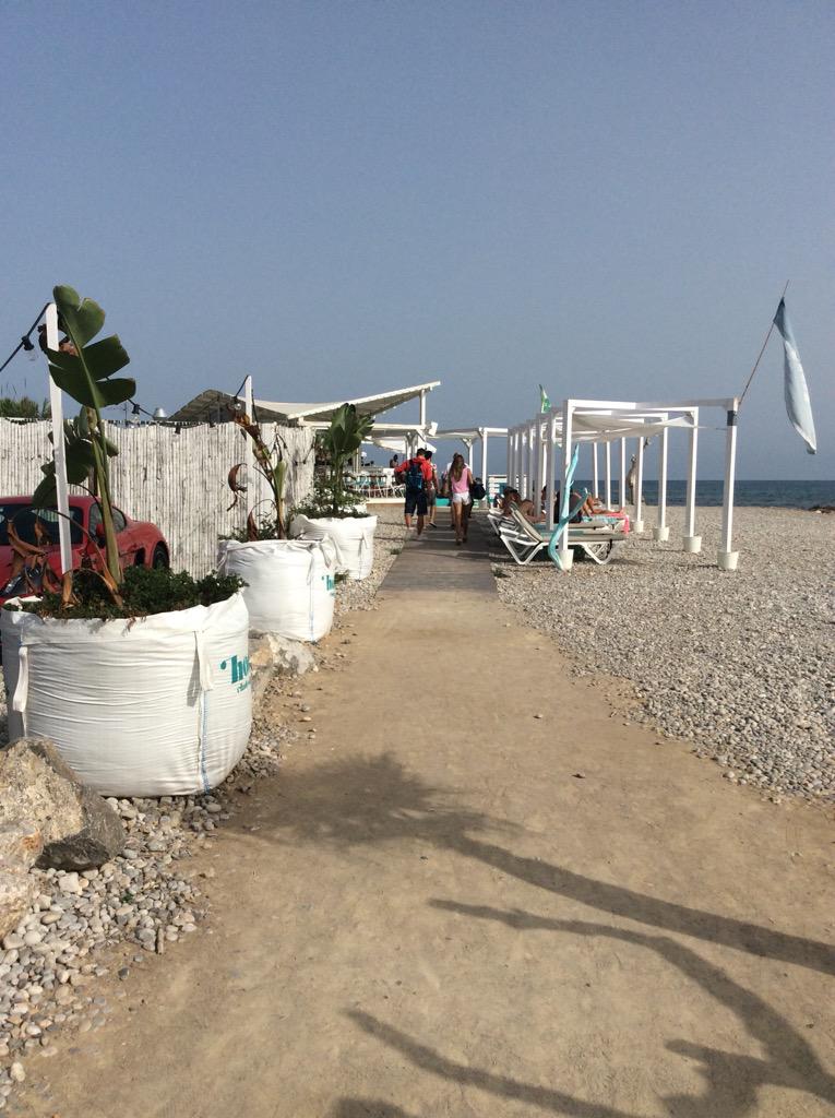alacartemenus's tweet photo. Estamos en @holaclubsitges ¡Un paraíso en Sitges! #gastromoment #playita http://t.co/hr2HD41Dxl