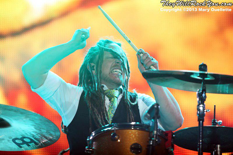 Happy Birthday to Barry Kerch of Shinedown! Can\t wait for the new album, Threat to Survival 