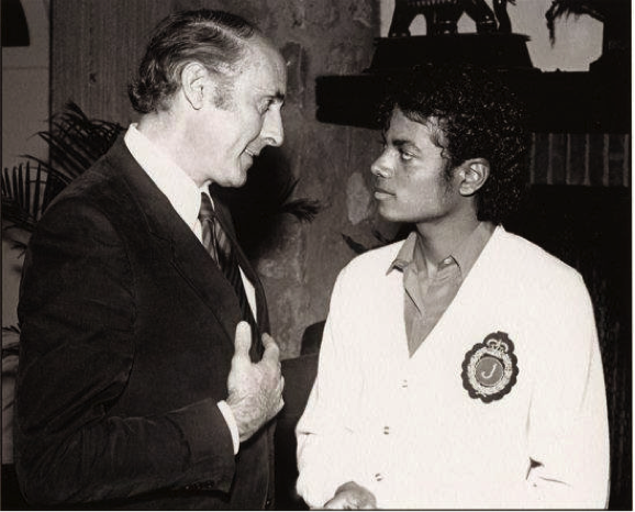 michaeljackson's tweet photo. #FriendlyFriday: Famed composer Henry Mancini​ and Michael Jackson http://t.co/GDXcPZgMQ6