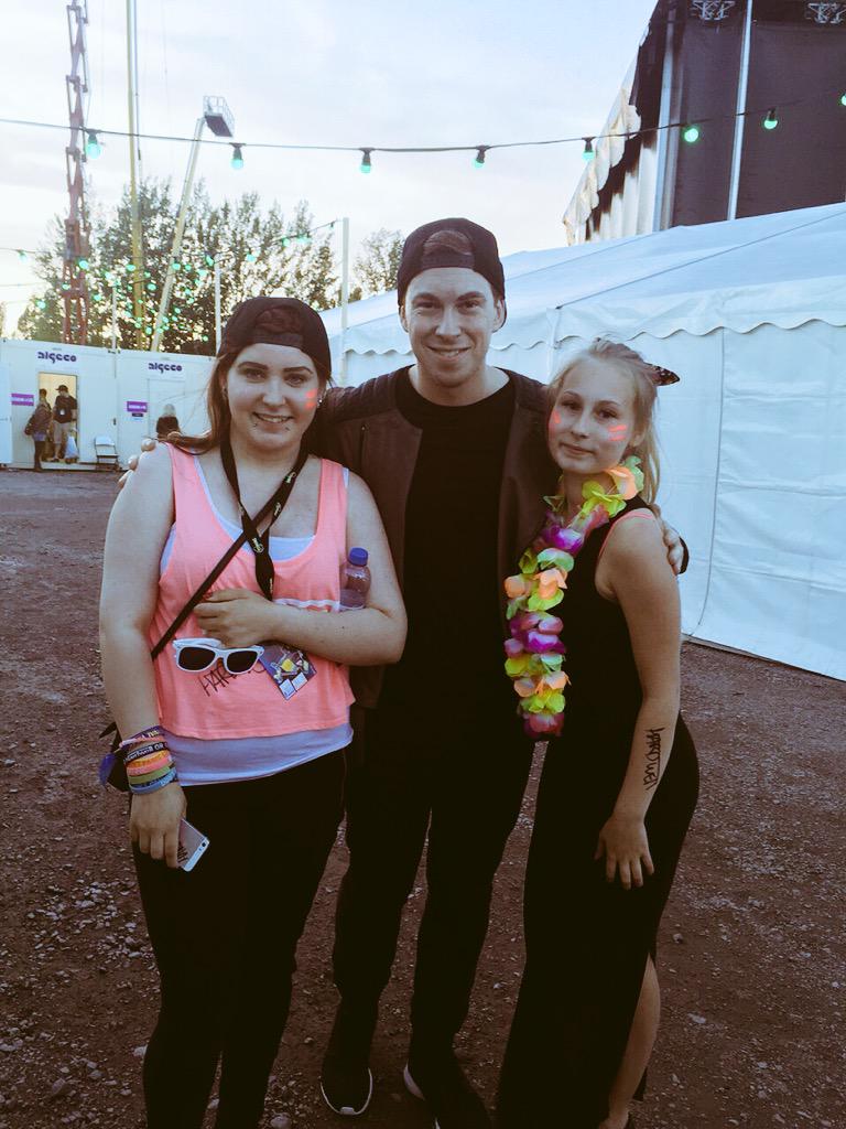 HardwellFinland's tweet photo. Group pic🇫🇮 thanks @HARDWELL  &amp; special thanks to @MannyOnTour you got some skills taking pics📷 #pro 👌🏼 http://t.co/QHOtAEcwhC
