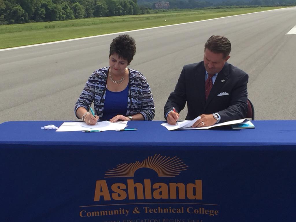 michaeltbenson's tweet photo. Proud to ink another 2+2 partnership with @KCTCS for #EKUAviation in Ashland @EKU_CBTbusiness @EKUCommunities #GoBigE http://t.co/HMkvjWHYbE