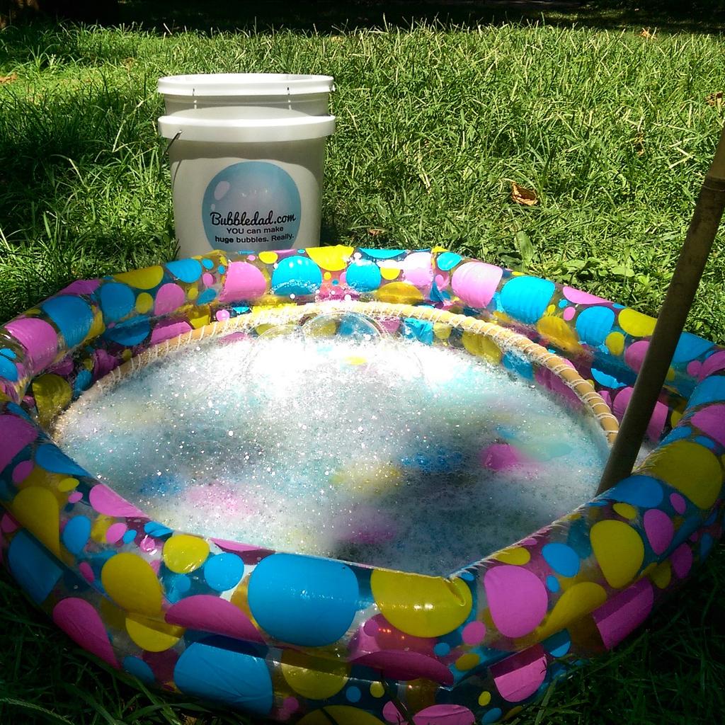bubbledadNYC's tweet photo. Come see the "kid-in-a-hula-hoop bubble" tomorrow @BklynBrdgPark 11a-1p, DUMBO section. #bubbledad @bubbledadNYC http://t.co/iV6UaDBHlf