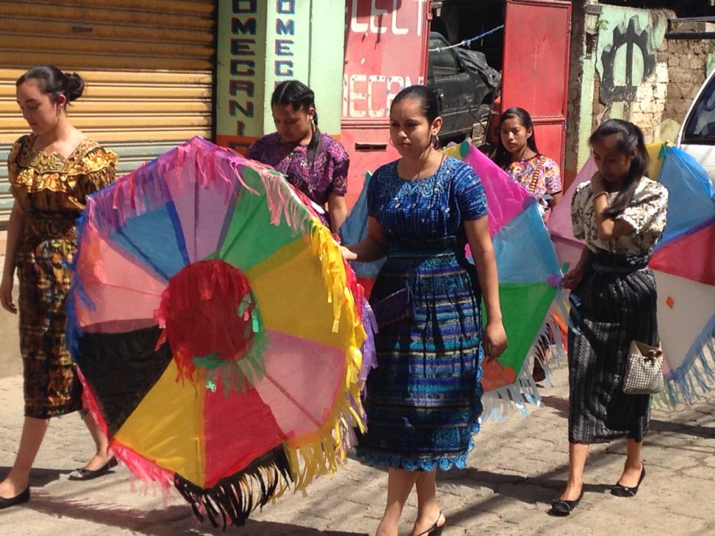 ostuncable's tweet image. Hoy en San Juan Ostuncalco desfile en las calles por el Día internacional de los pueblos indígenas.