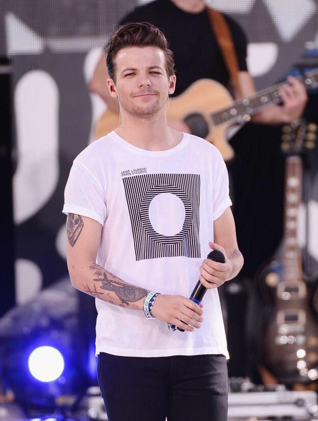 mochiworldd's tweet photo. #Louiskeepsmiling you are incredible 💗 http://t.co/awrPMrzA95
