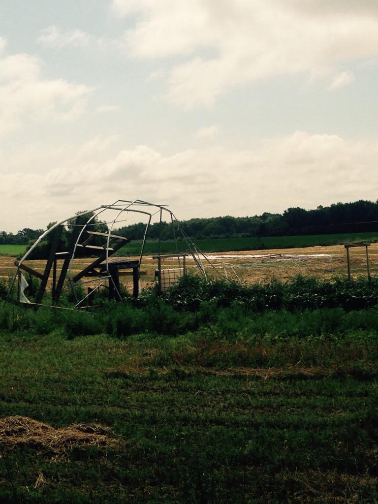 knisley_brandon's tweet photo. Tornado 1, Greenhouse 0 http://t.co/6cyctT5EzJ