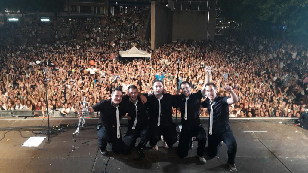 EnTolSarmiento's tweet photo. MUNDIALA, IKARAGARRIA, BRUTALA!!! Mila mila mila esker peña!! Gora Gasteiz!! #LaBlanca2015 #zuremunduatour #fueros http://t.co/jhSxtanRKQ