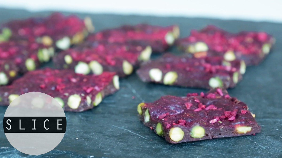 LOOK! <a href="/Treaclebakes/">Kate Henry</a> makes the most delicious energy bars! #Foodie #FridayFeeling 
youtube.com/watch?v=aRN1Z1…