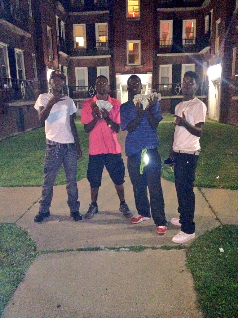 SakBoyTb's tweet photo. SakBoys @Poppie_Frm_Tw @Youknowkeilon @_DroFrmTW #Tw #Jaro 💯💉💸 http://t.co/6IdVKrHssq