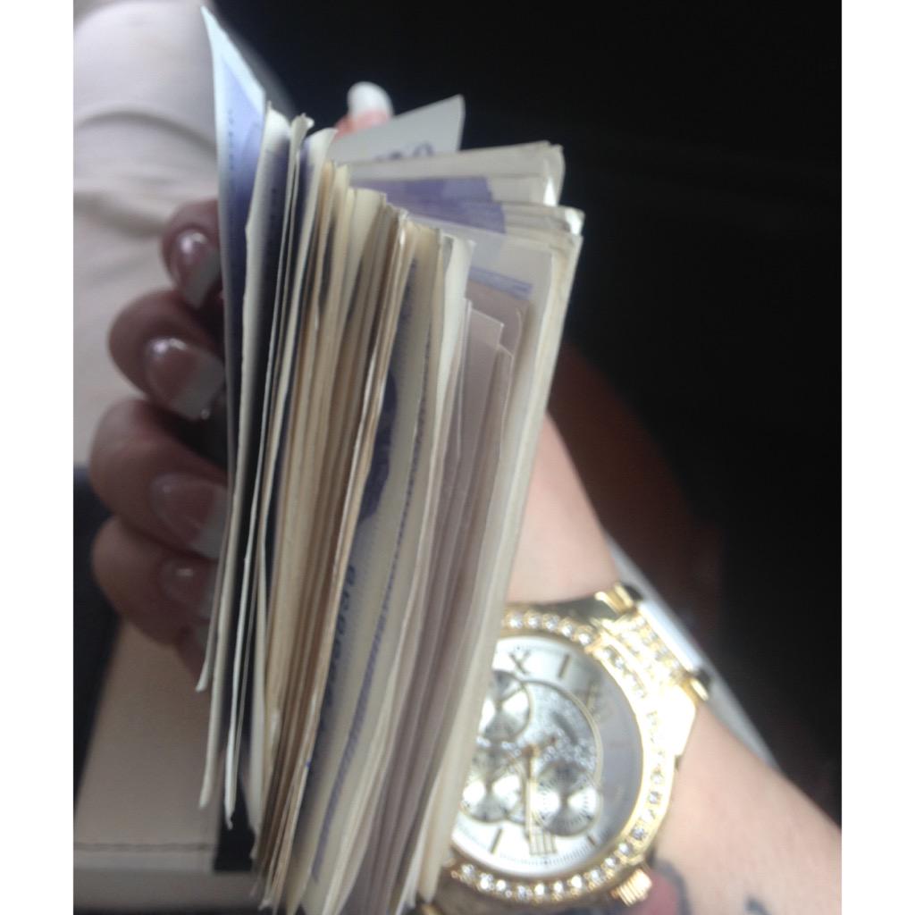 ceceii91's tweet photo. Money over everything 👌💷 http://t.co/lGa3KKpLEa