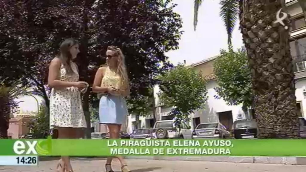 isanescolar's tweet photo. Un gusto felicitar en persona a una de las Medallas de #Extremadura @elanaayuso @PiraguisBadajoz :) Enhorabuena. http://t.co/EolWVBUUNm