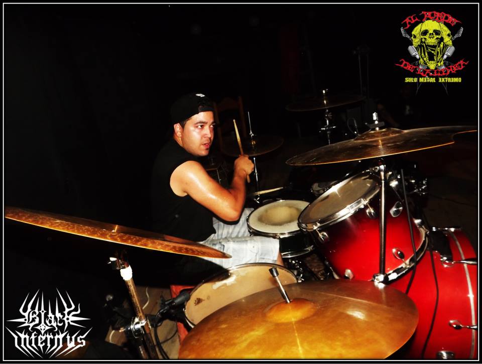 en rock en el centro .