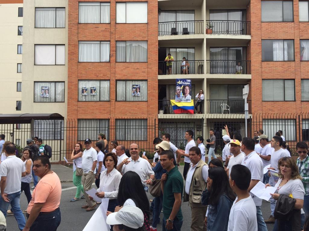 CARLOSFMEJIA's tweet photo. Adelante #Manizales por la dignidad de #Colombia #Marcha7A http://t.co/Ufl823UBnr