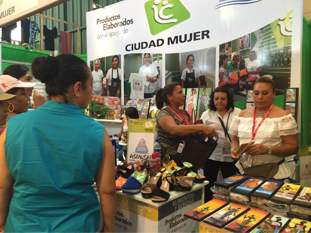 SecInclusionSV's tweet photo. Visita stand de #CiudadMujer en Pabellón 3 y adquiere productos hechos por mujeres emprendedoras #Consuma2015 #GobSV http://t.co/lHNSmOEAzi