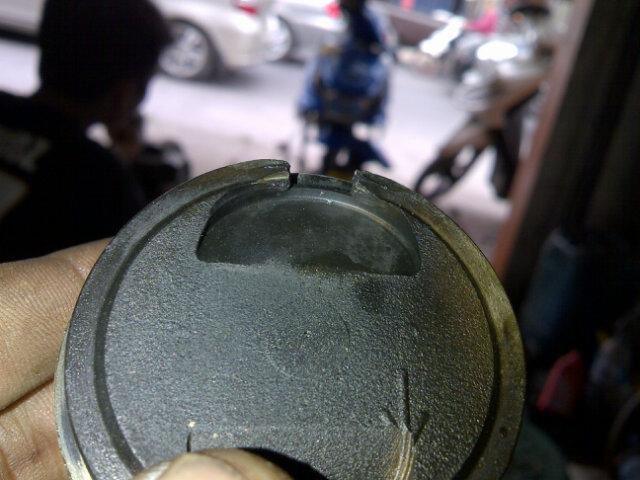 Akibat terlalu semangat geber" gerrymang teu reureuh piston sampe semplak :D