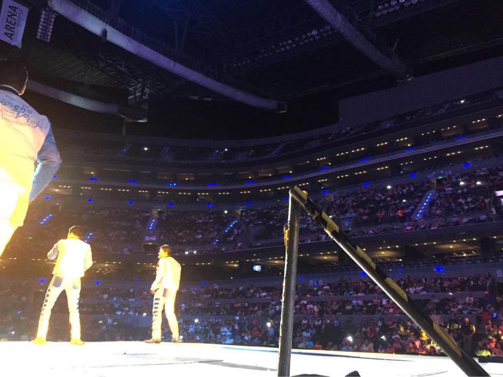 juliobrv's tweet photo. ESTO SE VIVIÓ EN LA ARENA CIUDAD DE MÉXICO CON LA BANDONONONA RANCHO VIEJO 👣👣👣QUELEHACE http://t.co/73fgWQjD6R