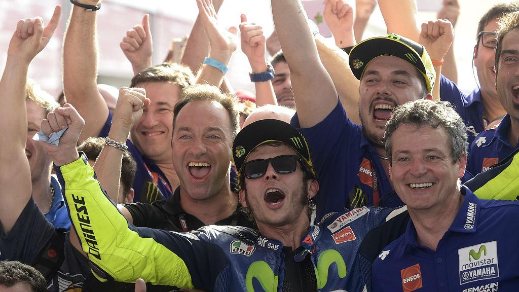 bbcsportsworld's tweet photo. Hear from MotoGP mechanic @Alex__Briggs on his dream job with Valentino Rossi. Exclusive clip http://t.co/iEFRTP35jl http://t.co/RzPNHCtkWc