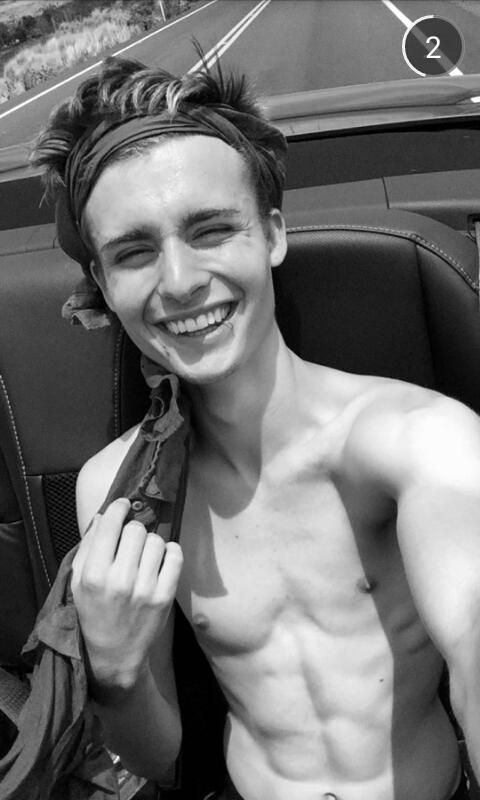 4everColliners's tweet image. Chris in Hawaii😻😻😻😻😻🌴🌴🌴🌴🌴