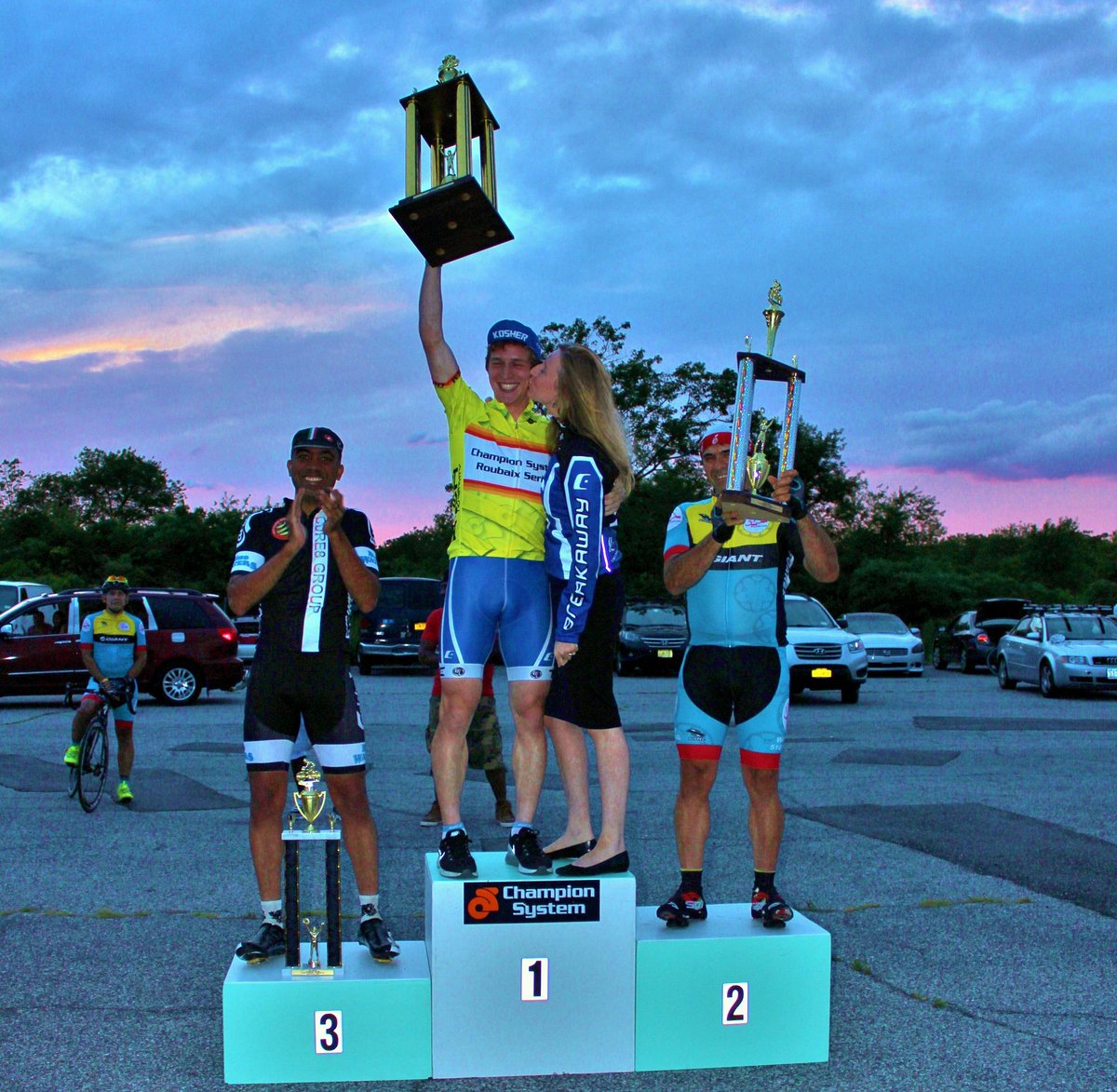 KosherCyclists's tweet photo. Moshe Bressler takes top spot at Floyd Bennet Field #Cycling #WSUNited #RoubaixSeries http://t.co/VWiq1Bsy9y http://t.co/zeomFxXL6y