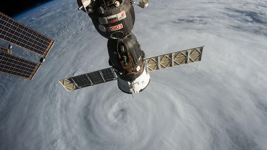 Space_Station tweet picture