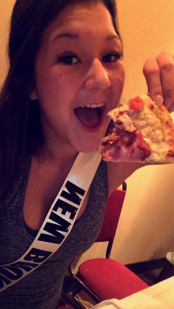 TeenageNB2015's tweet photo. THANKYOUU!! Panago Pizza is so yummy!! 😍🍕 @Panago_Pizza #RandomActsOfPizza #mtc2015 #missteenagecanada http://t.co/HG68df1RbT